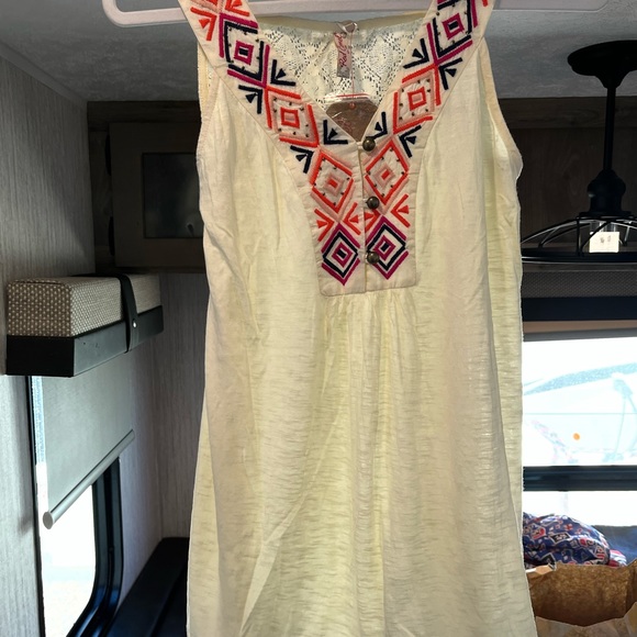 Red camel  sleeveless  summer  shirt purples oranges pink. BNWT cream. - Picture 9 of 16